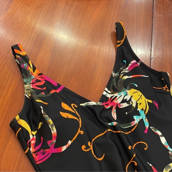 Gottex Black Pink multicolor floral one piece
Swimsuit slim fit foam cups Sz 10 - Picture 4 of 14